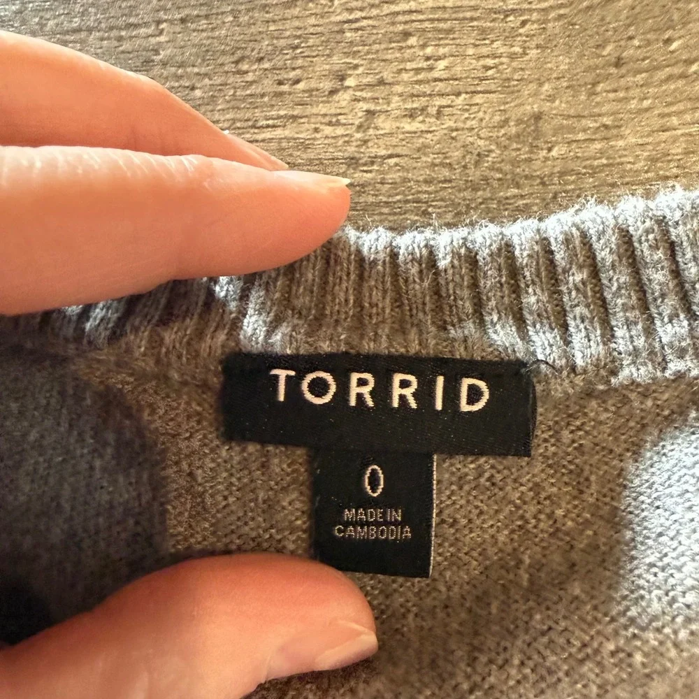 Torrid Grey Cotton Love Heart Graphic Raglan Sleeve‎ Sweater Size 0 Large